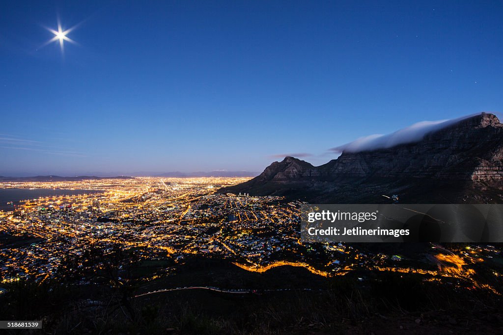 Cidade do cabo à noite Vista da Cidade Panorama