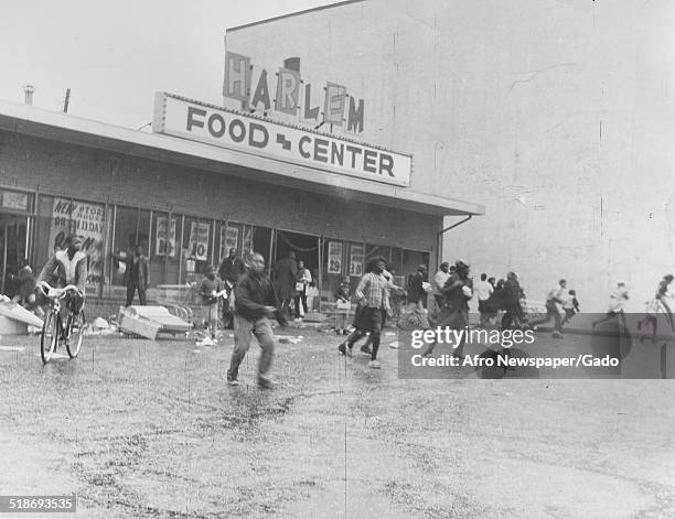 1950s Riot Revolves March 1955 Photos and Premium High Res Pictures - Getty Images