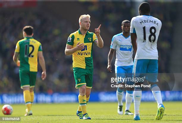 Steven Naismith of Norwich City argues with Chancel Mbemba of Newcastle United during the Barclays Premier League match between Norwich City and...