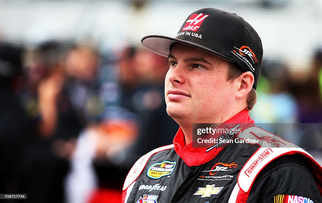 NASCAR Camping World Truck Series Alpha Energy Solutions 250 - Qualifying