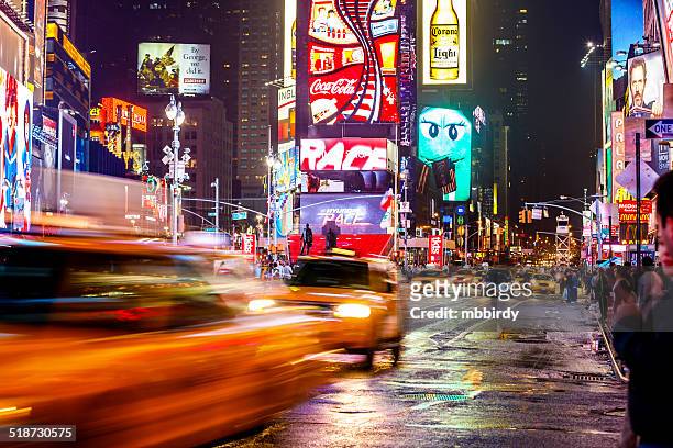 taxis on 7th avenue at times square, new york city - an evening with 7 at 7 on the 7th stockfoto's en -beelden
