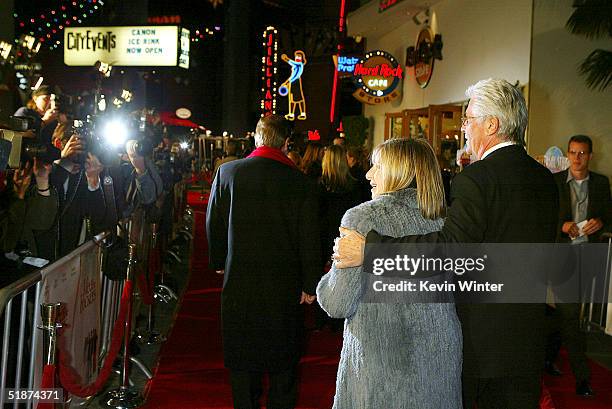 Actress/singer Barbra Streisand and husband actor James Brolin arrive at the premiere of Universal's "Meet the Fockers" at the Universal Amphitheatre...