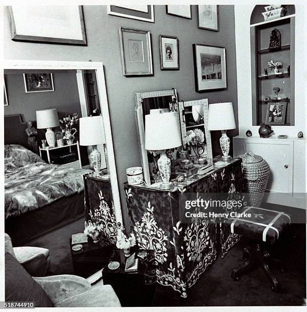119 Pamela Walls Photos & High Res Pictures - Getty Images
