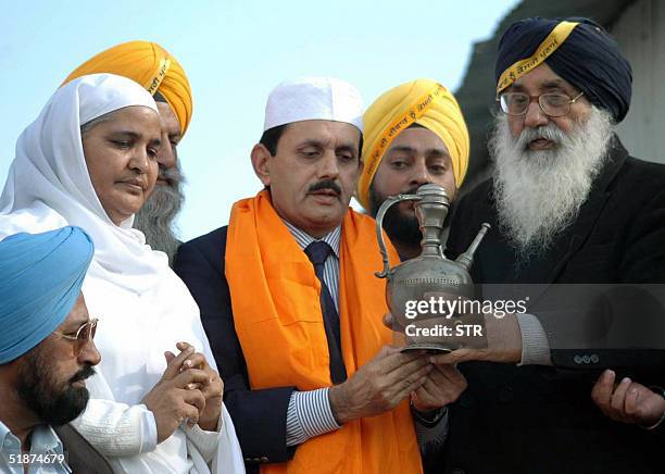 Azizullah Parliament Rai Azizullah Khan Photos and Premium High Res Pictures ...