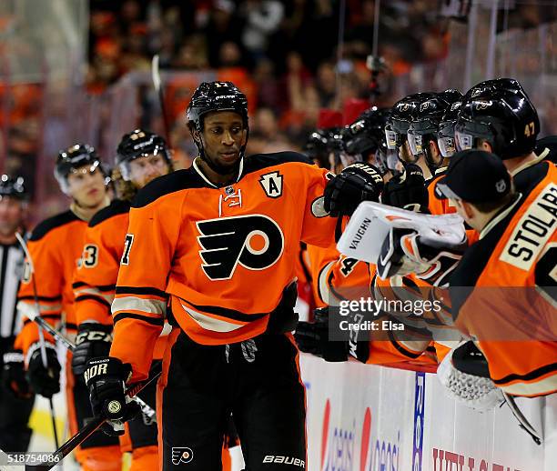 Wayne Simmonds of the Philadelphia Flyers celebrates his goal with teammates on the bench in the third period against the Ottawa Senators at the...