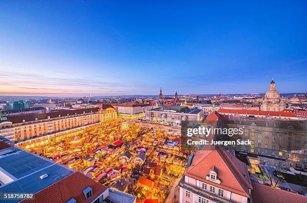 panoramic view over dresden and the striezelmarkt at dusk - kerstmarkt stockfoto's en -beelden