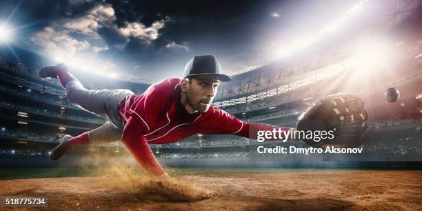 auffällige baseball-baseball player - baseballschläger stock-fotos und bilder
