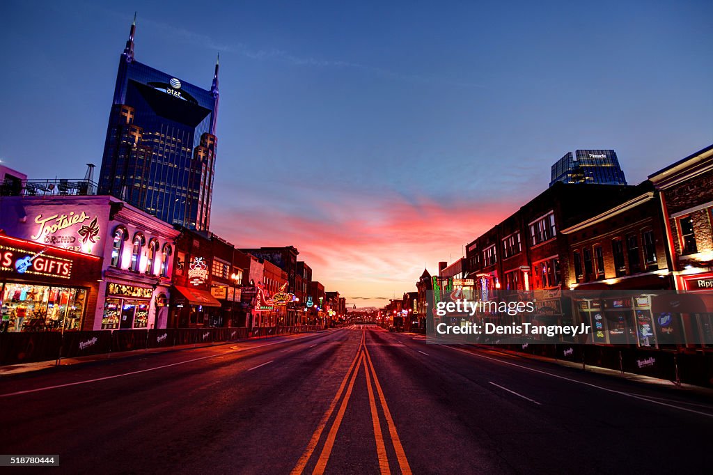 Broadway in der Innenstadt von Nashville, Tennessee