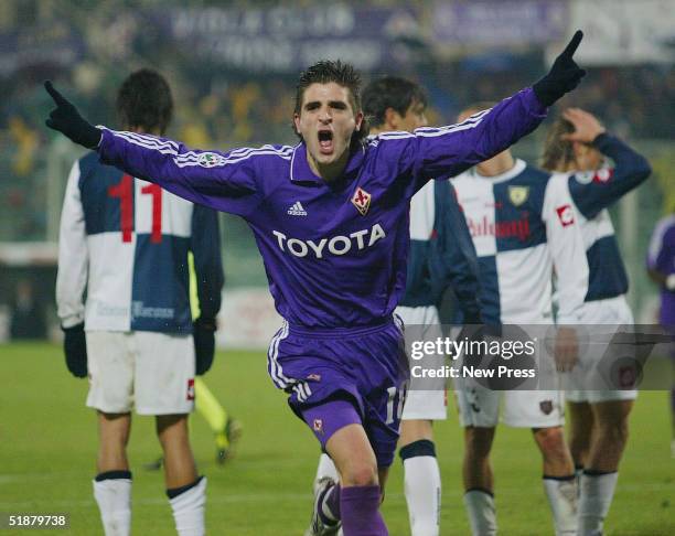 Fiorentina's Javier Portillo celebrates after scoring against Chievo Verona, during the Italian Serie A match between Fiorentina and Chievo Verona at...