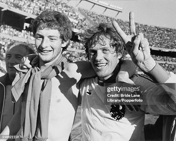 Dutch footballers Ernie Brandts and Arie Haan celebrate after beating Italy 2-1 in their World Cup Second Round Group A match at Estadio Monumental,...