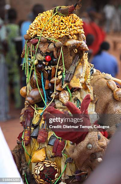 ceremonial mask dance, benin - dietmar temps - fotografias e filmes do acervo