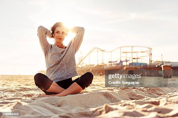 woman exercising in la, california - leaving california stock pictures, royalty-free photos & images