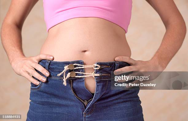 women showing her belly - human abdomen stock pictures, royalty-free photos & images