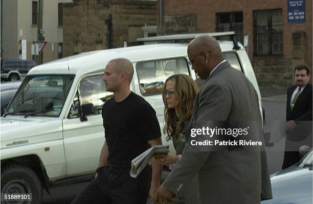 22 OCTOBER 2001 - JENNIFER LOPEZ AND CRIS JUDD ON THEIR WAY TO DARLING HARBOUR IN SYDNEY, AUSTRALIA.