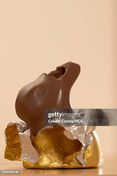 chocolate easter bunny - chocolate bunny stock pictures, royalty-free photos & images