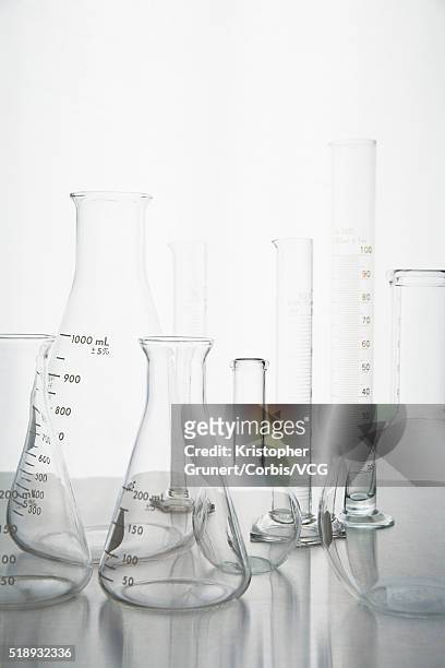 variety of flasks - measuring cylinder stock pictures, royalty-free photos & images