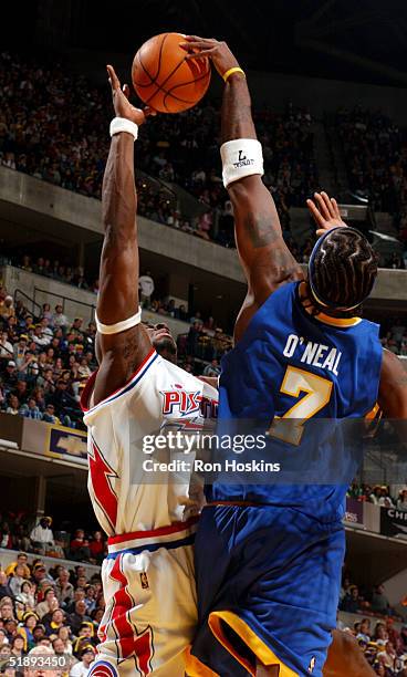 Jermaine O'Neal of the Indiana Pacers blocks the shot of Ben Wallace of the Detroit Pistons on December 25, 2004 at Conseco Fieldhouse in...