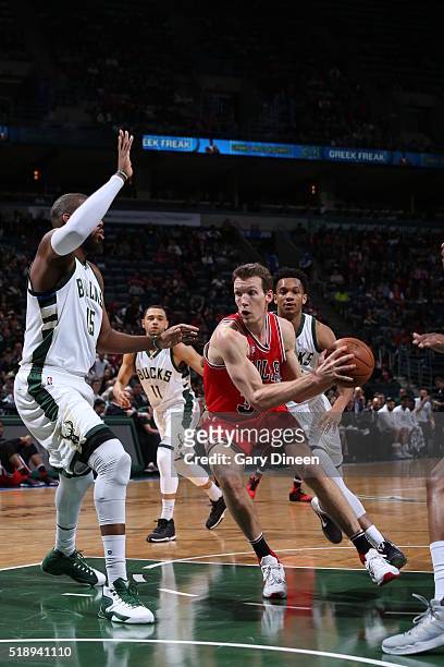 Mike Dunleavy of the Chicago Bulls drives to the basket against the Milwaukee Bucks on April 3, 2016 at the BMO Harris Bradley Center in Milwaukee,...