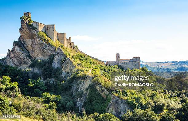 roccascalegna castle in der provinz chieti, abruzzen italien - abruzzen stock-fotos und bilder