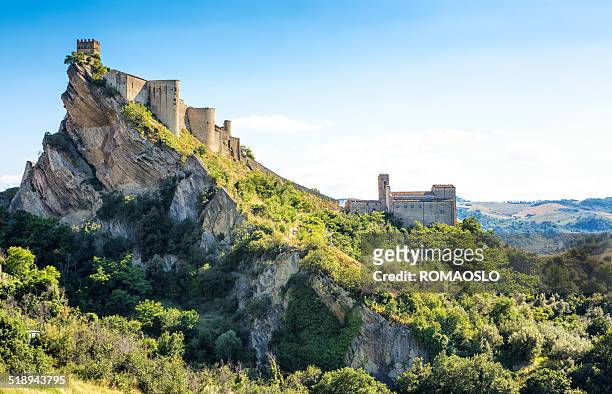 castillo roccascalegna en la provincia de chieti italia; abruzzi - abruzzi fotografías e imágenes de stock