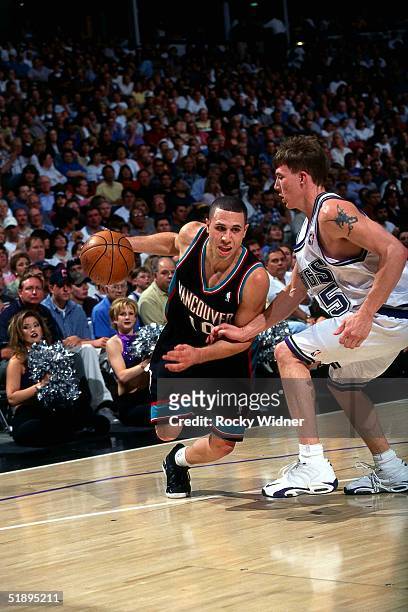 Mike Bibby of the Vancouver Grizzlies drives against the Sacramento Kings during the NBA game in Sacramento, California. NOTE TO USER: User expressly...