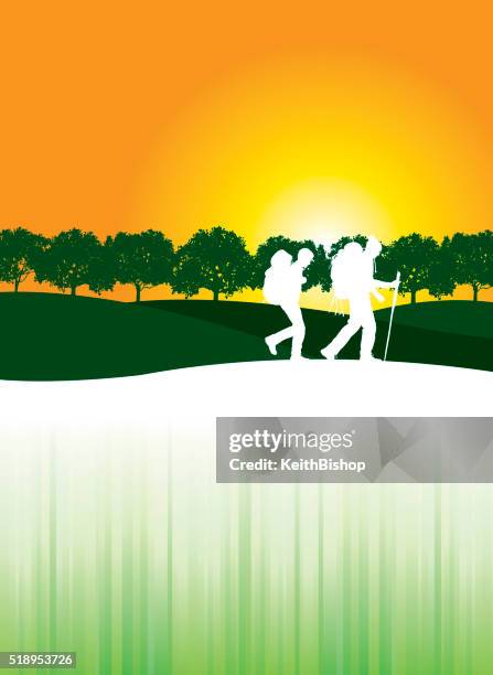 wanderer wandern im hintergrund - geländefahren stock-grafiken, -clipart, -cartoons und -symbole