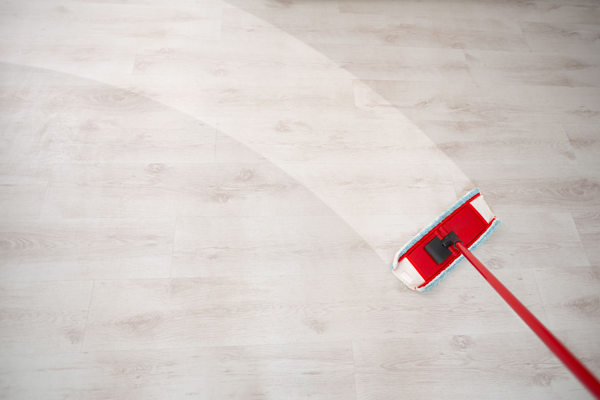 cleaning vinyl floor