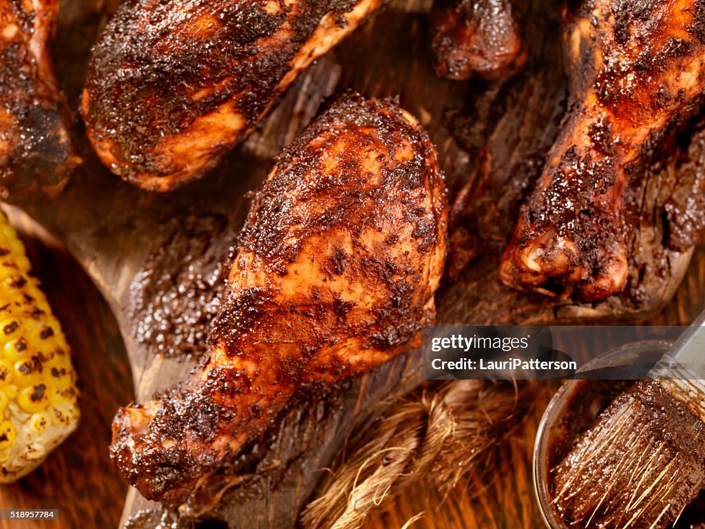 Mariniertes und gegrilltes Hühnchen mit Mais