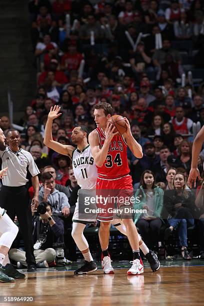Mike Dunleavy of the Chicago Bulls handles the ball against the Milwaukee Bucks on April 3, 2016 at the BMO Harris Bradley Center in Milwaukee,...