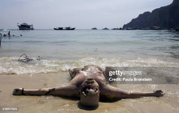 emergency services continue work in the devasted areas of thailand - tsunami stock pictures, royalty-free photos & images