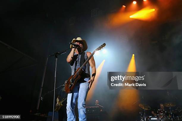 Singer-songwriter Kenny Chesney performs onstage during the 4th ACM Party For A Cause Festival at the Las Vegas Festival Grounds on April 3, 2016 in...