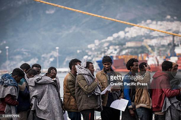 During the early morning, refugees arrived at the port of Salerno, transported by the Norwegian naval vessel "Siem Pilot", about 600 refugees with...