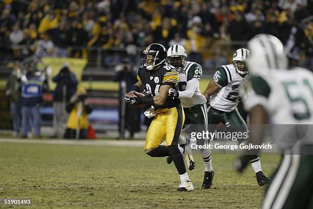 Wide receiver Hines Ward of the Pittsburgh Steelers runs with the ball after making a catch against cornerback Donnie Abraham of the New York Jets at...
