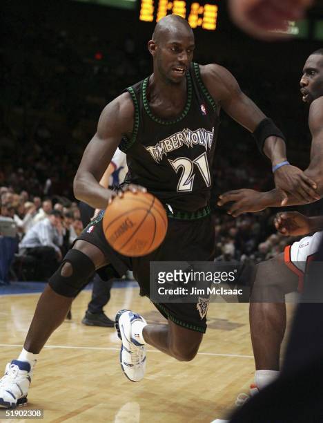 Kevin Garnett the Minnesota Timberwolves drives to the net against the New York Knicks during their game on December 29, 2004 at Madison Square...