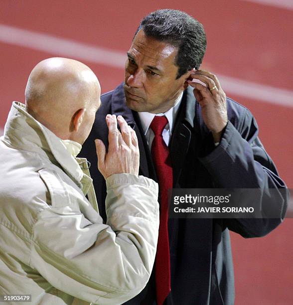 The new trainer of Real Madrid, Brazilian Vanderlei Luxemburgo chats with Real Madrid's Italian football director, Arrigo Sacchi , during the first...