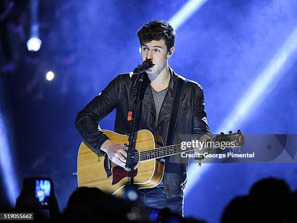 Shawn Mendes performs at the 2016 Juno Awards at Scotiabank Saddledome on April 3, 2016 in Calgary, Canada.