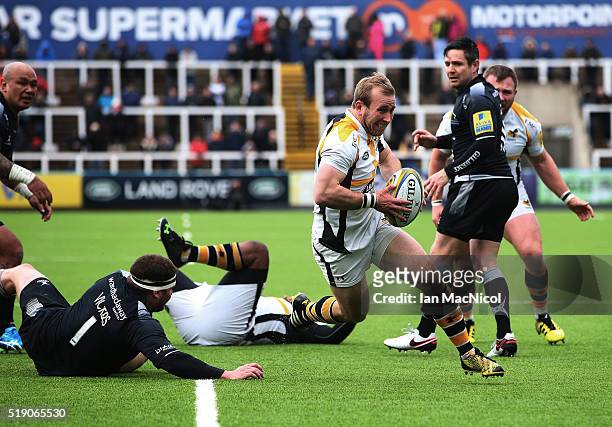 Dan Robson of Wasps drives through to score a try during the Aviva Premiership match between Newcastle Falcons and Wasps at Kingston Park on March...