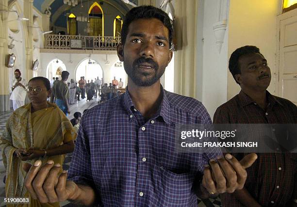 Indian devotees offer prayer during a special prayer meeting for tsunami victims at the Basilica Shrine in Velankanni 365 kms south of Madras, 02...