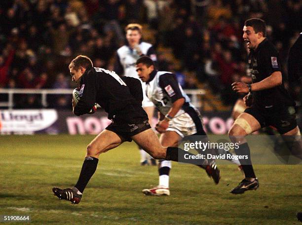 Jonny Wilkinson, the Newcastle standoff, breaks through to score the last minute match winning try during the Zurich Premiership match between...