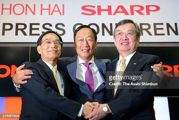 Hon Hai Precision Industry chairman Terry Gou , Vice President Tai Jeng-wu and Sharp President Kozo Takahashi shake hands during the signing ceremony...