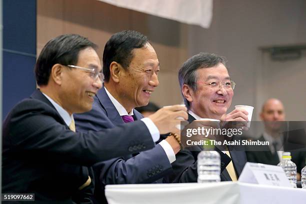 Hon Hai Precision Industry chairman Terry Gou , Vice President Tai Jeng-wu and Sharp President Kozo Takahashi toast glasses of water during the...