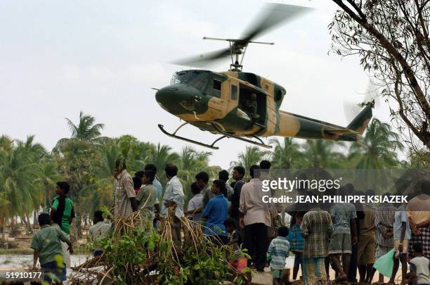 Sri Lankan special forces helicopter arrives in Koddaikalar to distribute relief food rations, 03 January 2005 on the devastated eastern coast of Sri...