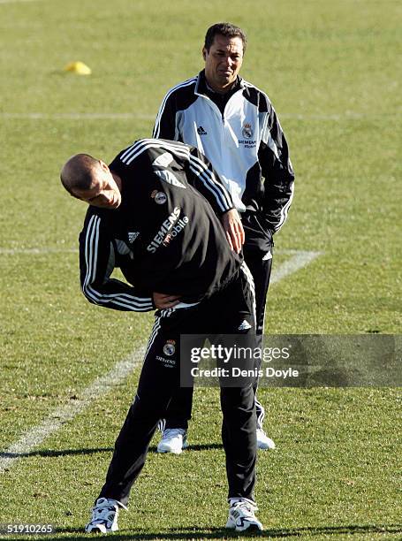 Real Madrid's new coach Vanderlei Luxemburgo watches Zinedine Zidane stretch during a team training session on January 3, 2005 in Las Rozas, Madrid,...