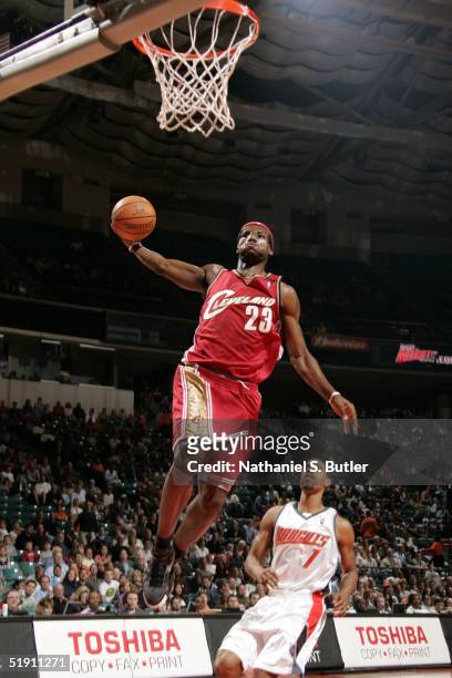 Lebron James of the Cleveland Cavaliers dunks against the Charlotte Bobcats on January 3, 2005 at the Charlotte Coliseum in Charlotte, North...