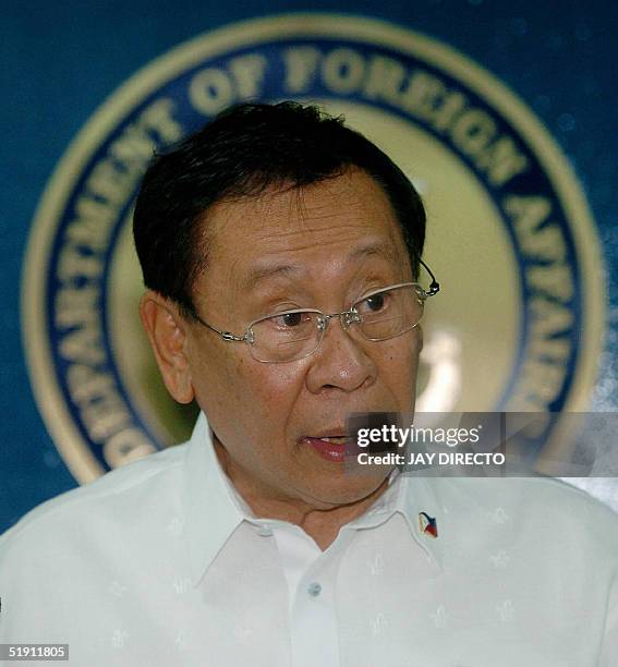 Philippine Foreign Secretary Alberto Romulo announces in Manila, 04 January 2005, that he and President Gloria Arroyo will be attending the ASEAN...