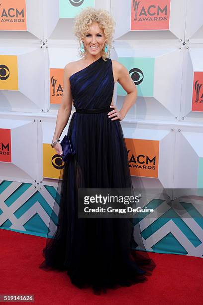 Kimberly Schlapman of Little Big Town arrives at the 51st Academy Of Country Music Awards at MGM Grand Garden Arena on April 3, 2016 in Las Vegas,...