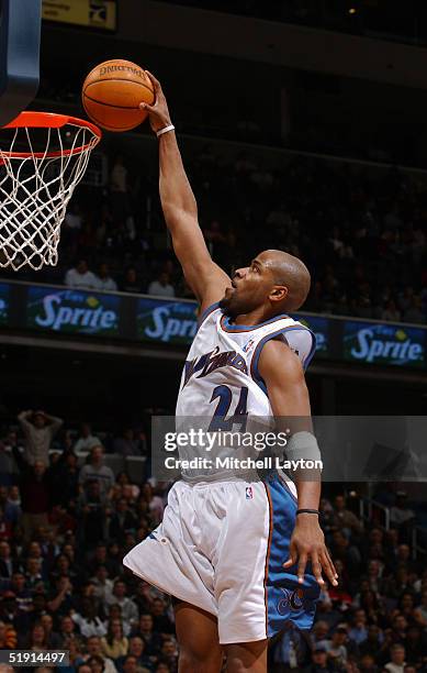 Jarvis Hayes of the Washington Wizards dunks against the New Jersey Nets January 4, 2005 at the MCI Center in Washington, DC. NOTE TO USER: User...