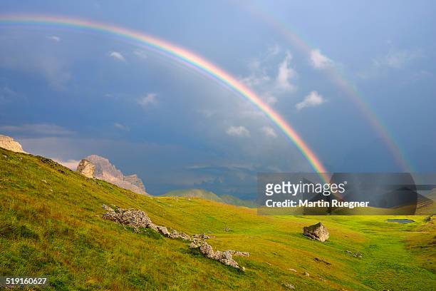 rainbow in the mountains. - rainbow fotografías e imágenes de stock