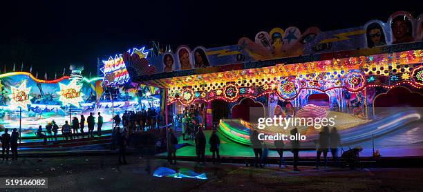 fruehlingsfest messegelände elsaesser platz wiesbaden karussell - wiesbaden stock-fotos und bilder