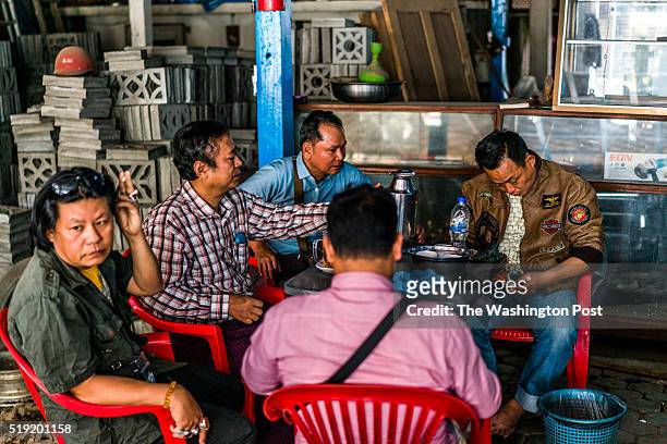 13th, 2016: Jade traders congregate in a local tea shop to examine and discuss their wares.